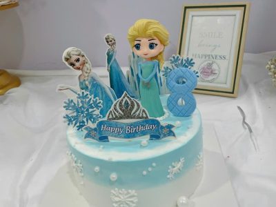 Bánh bé gái Elsa
