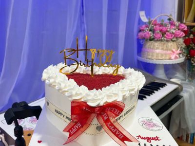 Bánh tim bột đỏ viết lịch