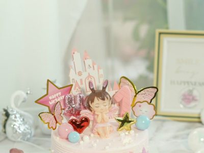 Bánh bé gái có tên ở thân