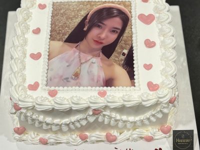 Bánh in hình trắng trái tim hồng