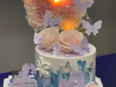 Bánh hoa hồng bướm xanh