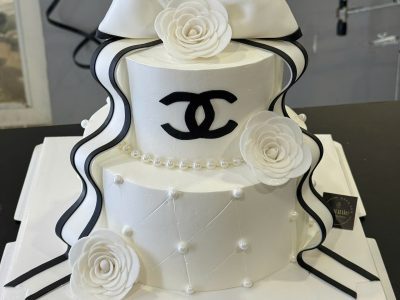 Bánh nơ Chanel trắng đen 2 tầng