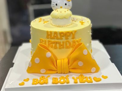 Bánh bé gái Hello Kitty nơ vàng