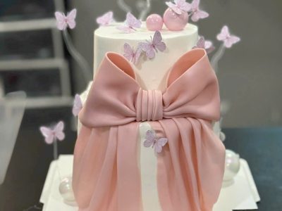 Bánh nơ hồng 2 tầng có bướm