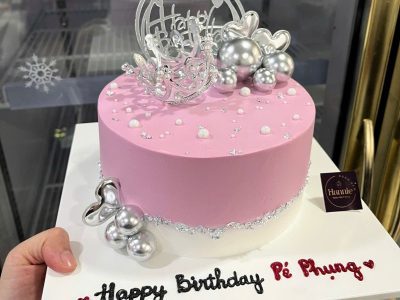 Bánh hồng gắn phụ kiện bạc