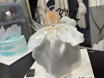 Bánh váy cưới