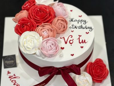 Bánh hoa trắng đỏ