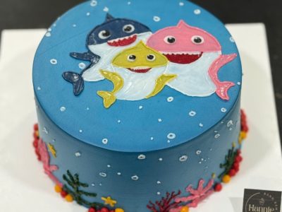 Bánh vẽ gia đình cá heo