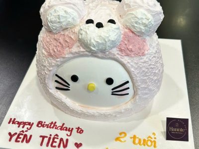 Bánh Hello Kitty đội nón gấu