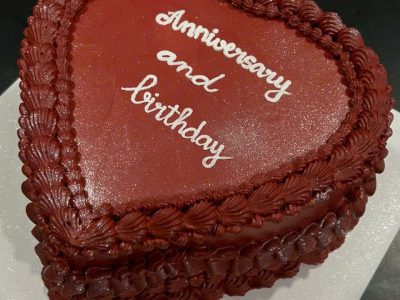 Bánh màu đậm xịt nhiều kim tuyến