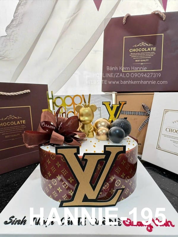 Bánh sinh nhật sang trọng LV màu nâu độc đáo Hannie