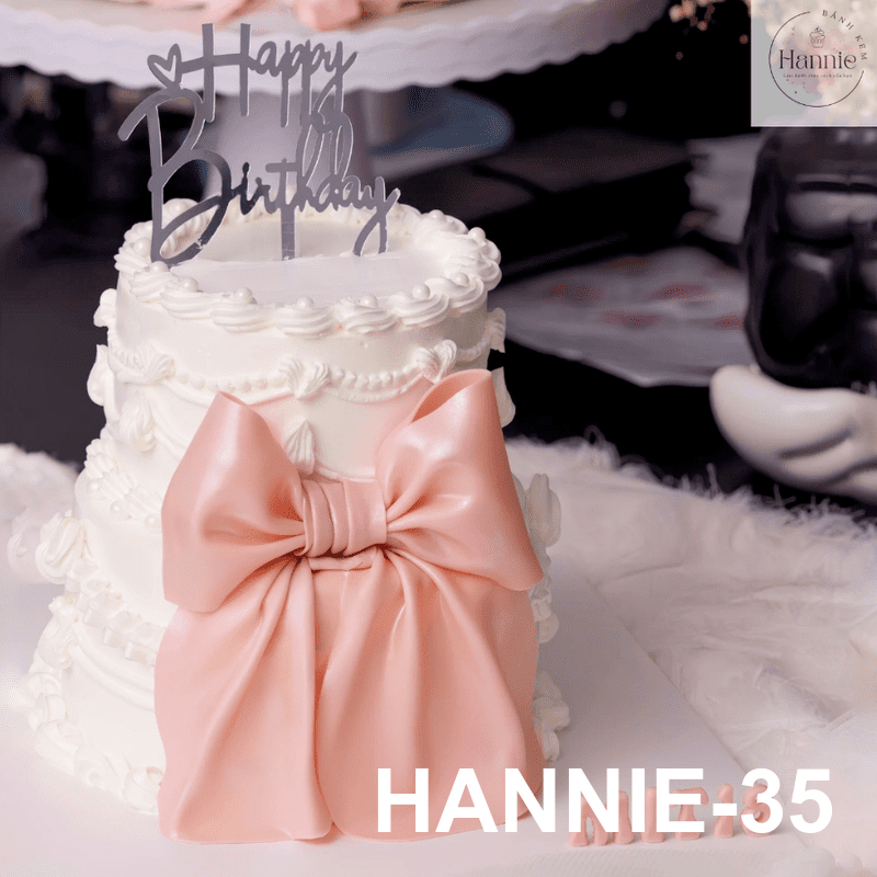 Bánh kem Trung Thu 2 tầng Hannie sang trọng, kết hợp truyền thống hiện đại