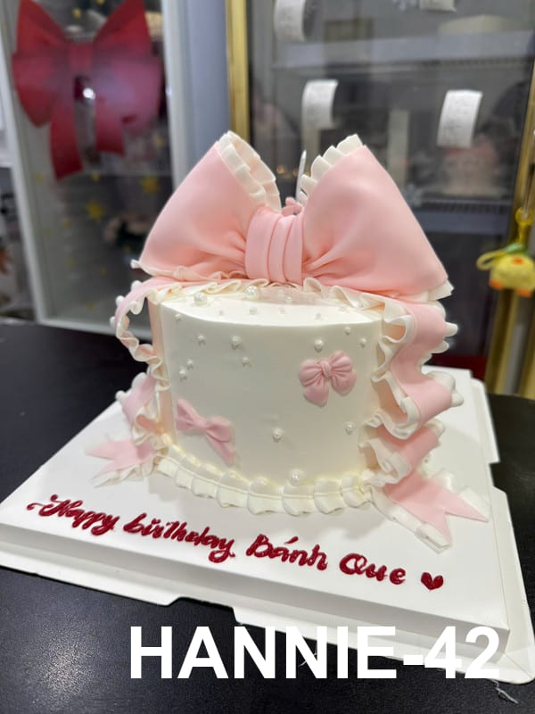Bánh kem Hannie nơ hồng pastel dịu dàng mừng bé gái sơ sinh