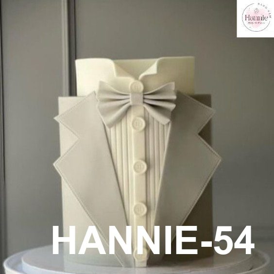 Bánh kem Hannie vest lịch lãm, chứa đựng lời chúc sức khỏe và thành công cho bố.