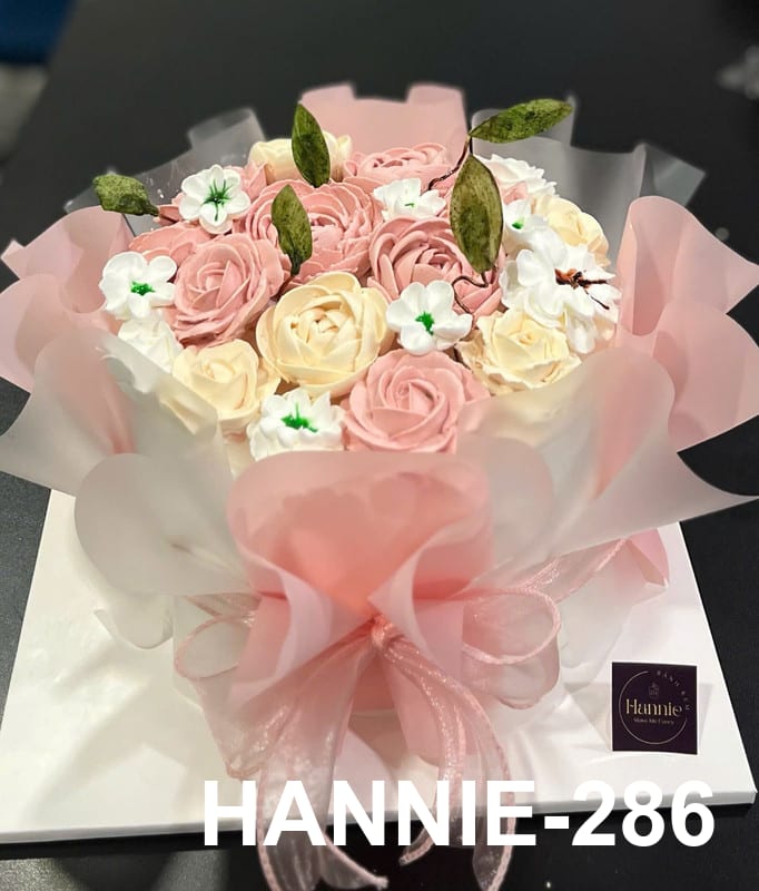 Bánh kem hoa tươi Hannie bó hoa hồng pastel, sang trọng cho mọi dịp kỷ niệm.