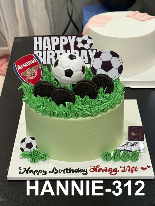 Bánh sinh nhật chủ đề bóng đá Arsenal cá tính dành cho nam Hannie.