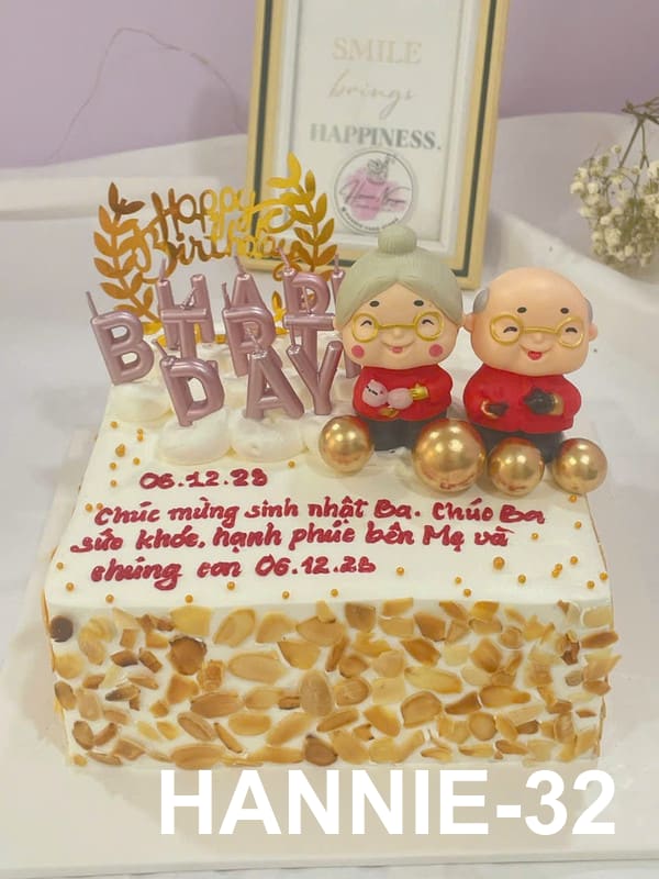Viết chữ chúc mừng ông bà trên bánh kem Hannie đơn giản mà đẹp.