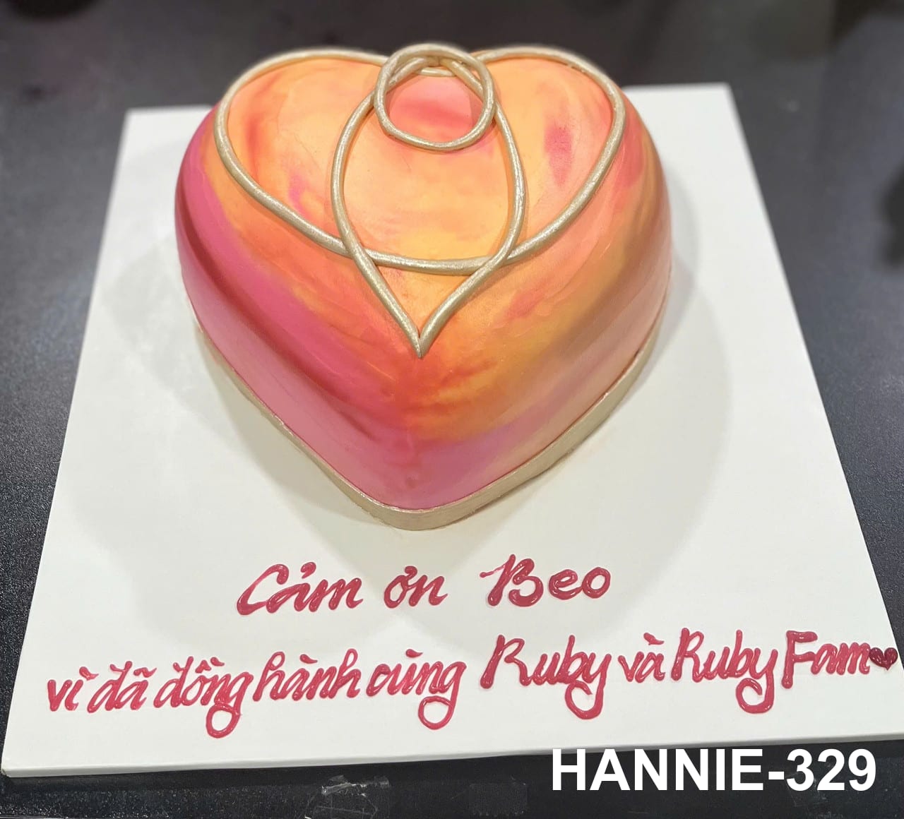 Bánh logo cấp bậc livestream Tiktok HANNIE-329 Hannie