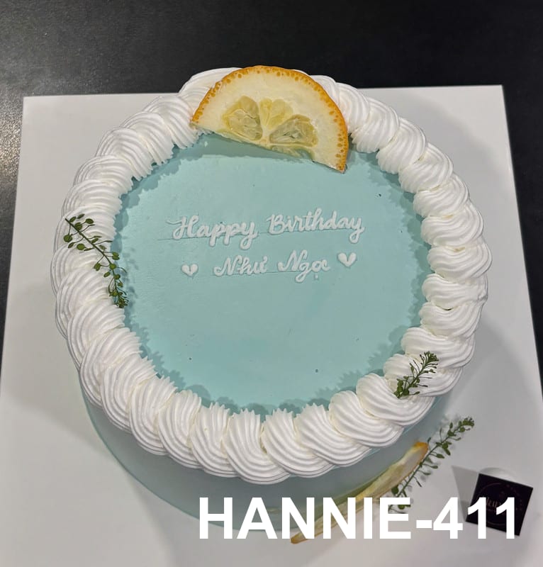 Bánh trà xanh Hannie ít ngọt trang trí thanh lịch, tươi mới
