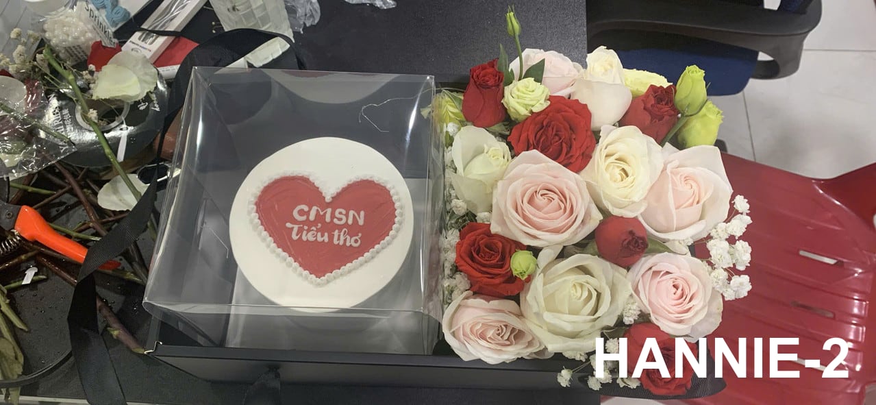 Bánh kem hoa tulip nhẹ nhàng tặng vợ lãng mạn vị việt quất Hannie